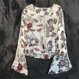 NWOT Charlotte Russe Bell Sleeve Top Size L